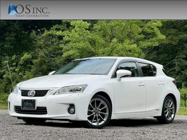Lexus CT 2013 — фото автомобиля 1