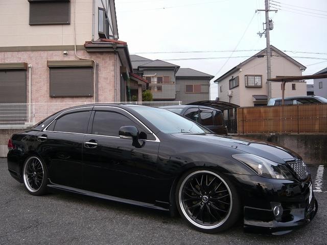 Toyota CROWN 2010 — фото автомобиля 1