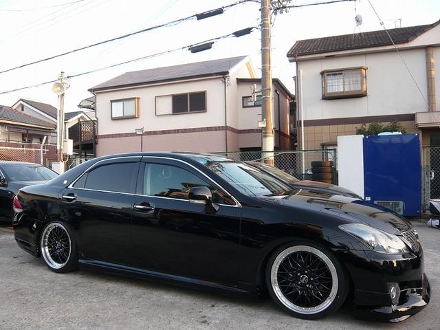 Toyota CROWN 2010 — фото автомобиля 1