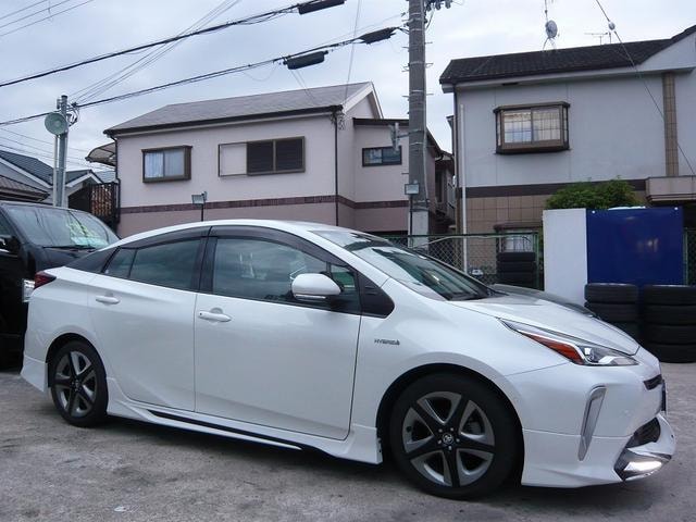 Toyota PRIUS 2019 — фото автомобиля 1