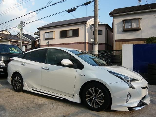 Toyota PRIUS 2017 — фото автомобиля 1
