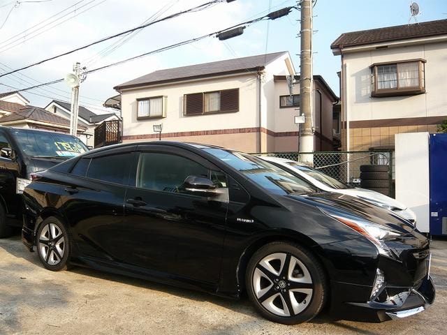 Toyota PRIUS 2017 — фото автомобиля 1