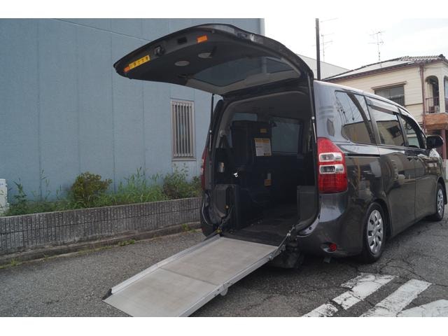 Toyota NOAH 2012 — фото автомобиля 1