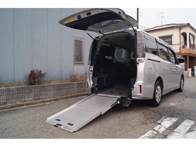 Toyota VOXY 2015 — фото автомобиля 1