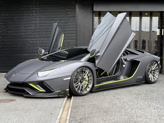 Lamborghini AVENTADOR 2021 — фото автомобиля