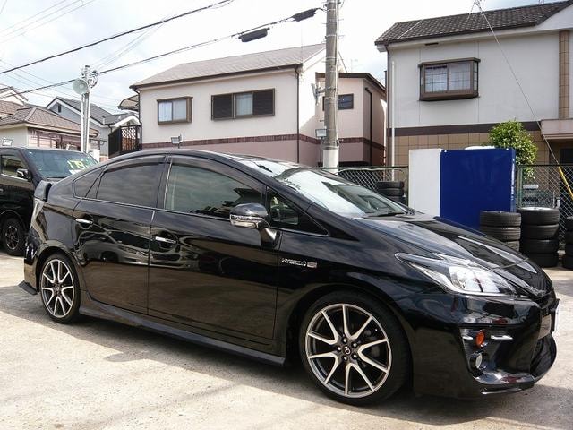 Toyota PRIUS 2013 — фото автомобиля 1