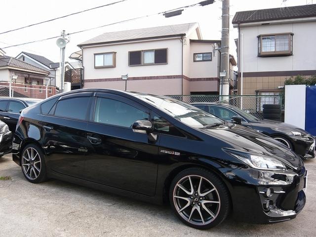 Toyota PRIUS 2015 — фото автомобиля 1
