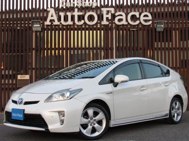 Toyota PRIUS 2013 — фото автомобиля