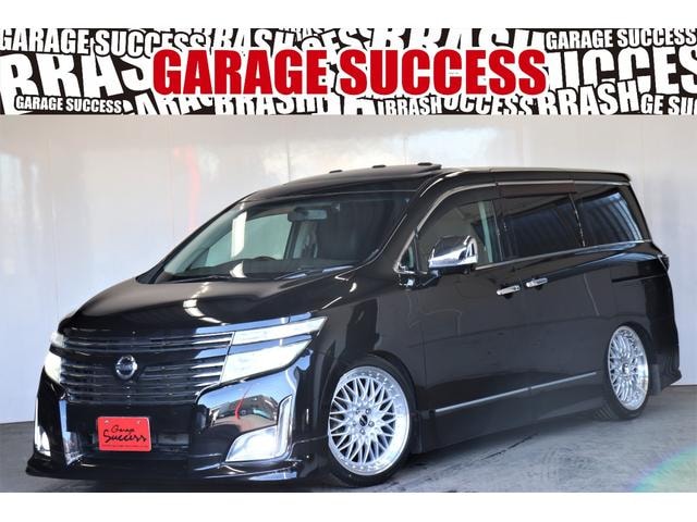 Nissan ELGRAND 2011 — фото автомобиля 1