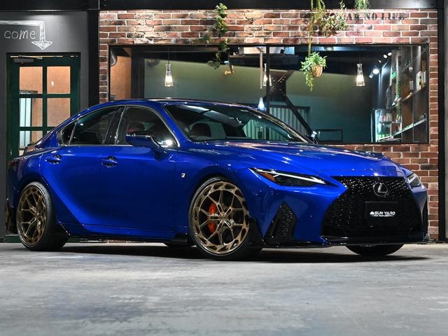 Lexus IS 2023 — фото автомобиля 1