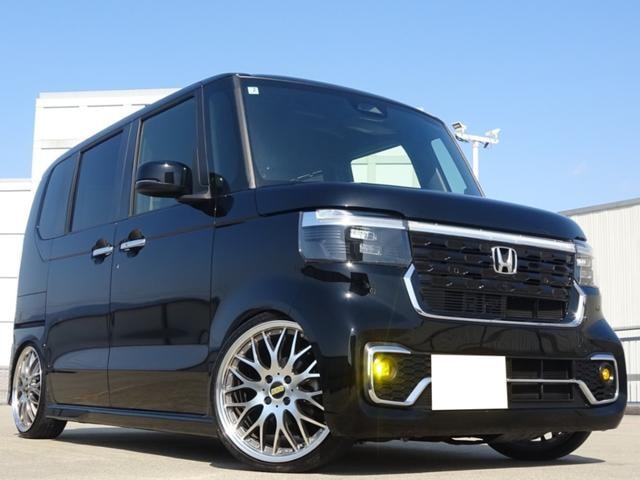 Honda N-BOX CUSTOM 2024 — фото автомобиля 1