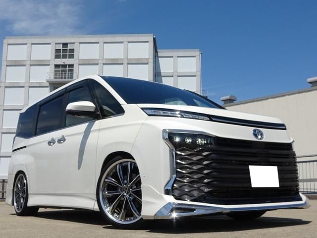 Toyota VOXY 2023 — фото автомобиля