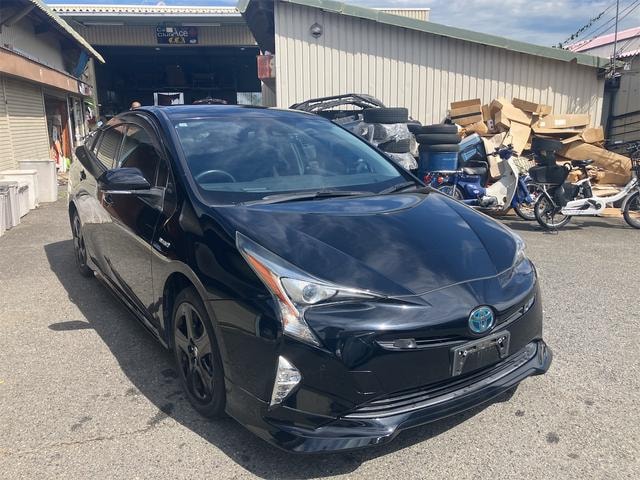 Toyota PRIUS 2017 — фото автомобиля 1