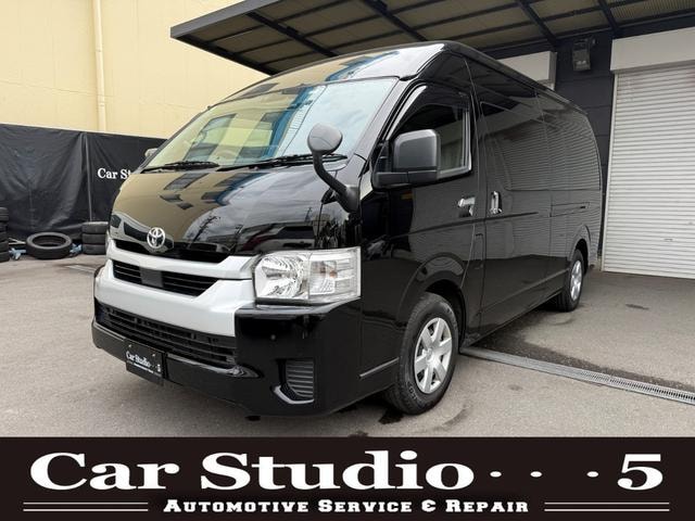 Toyota HIACE COMMUTER 2024 — фото автомобиля