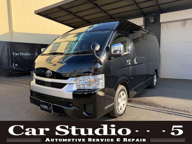 Toyota HIACE COMMUTER 2024 — фото автомобиля 1