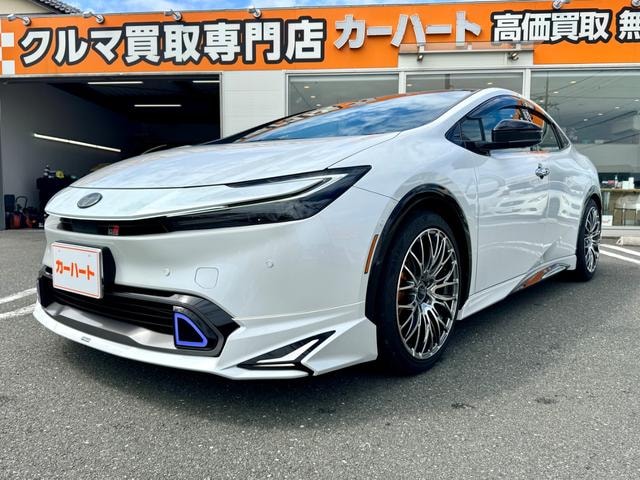 Toyota PRIUS 2024 — фото автомобиля