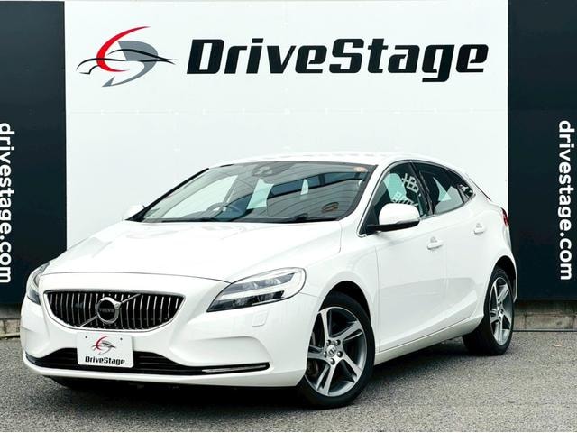Volvo V40 2017 — фото автомобиля 1