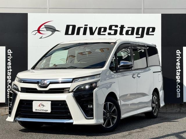 Toyota VOXY 2020 — фото автомобиля