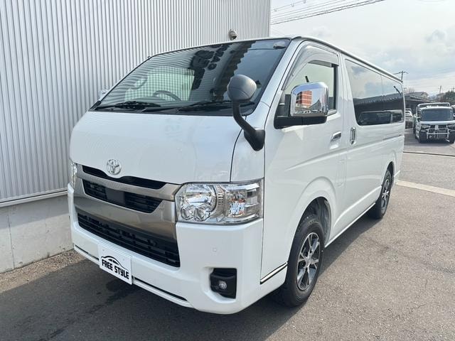 Toyota HIACE VAN 2026 — фото автомобиля 1