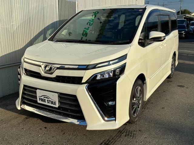 Toyota VOXY 2018 — фото автомобиля 1