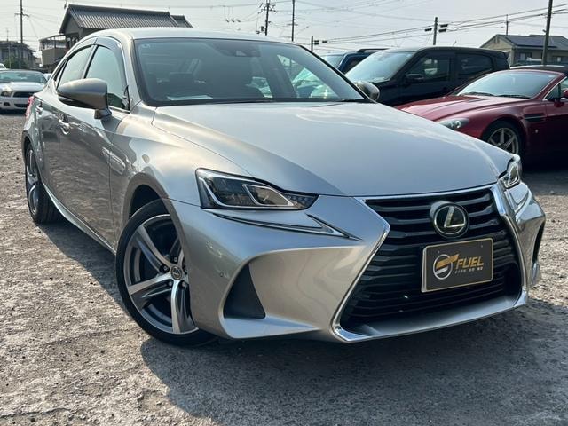 Lexus IS 2018 — фото автомобиля 1