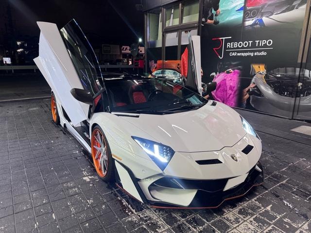 Lamborghini AVENTADOR 2015 — фото автомобиля