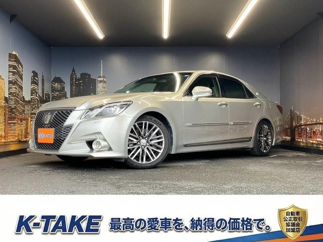 Toyota CROWN 2013 — фото автомобиля 1