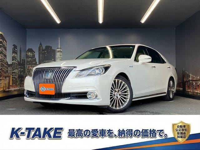 Toyota CROWN MAJESTA 2013 — фото автомобиля