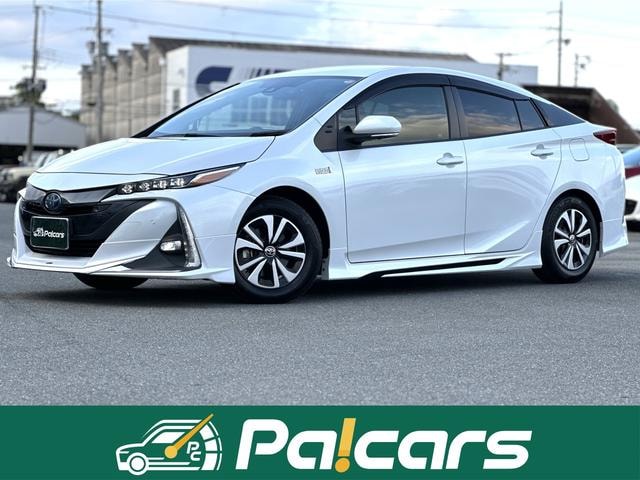 Toyota PRIUS PHV 2020 — фото автомобиля