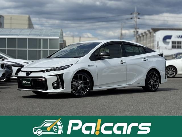 Toyota PRIUS PHV 2022 — фото автомобиля