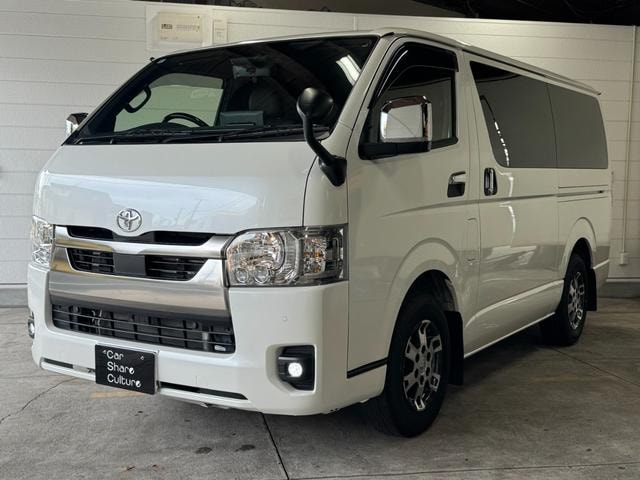Toyota HIACE VAN 2025 — фото автомобиля