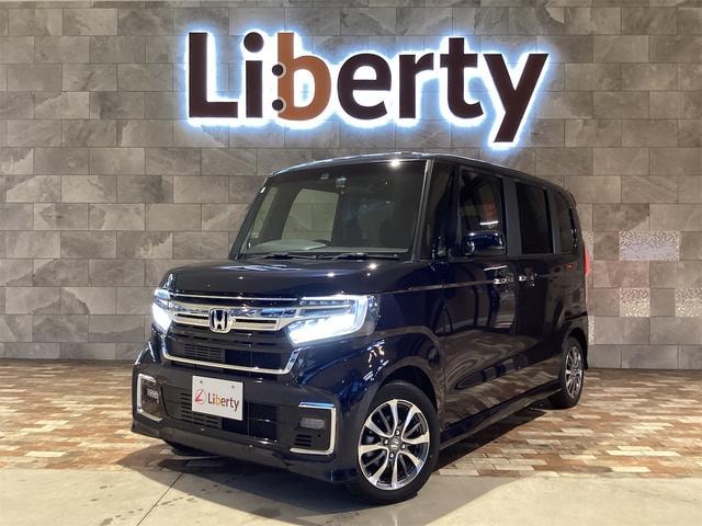 Honda N-BOX CUSTOM 2022 — фото автомобиля 1