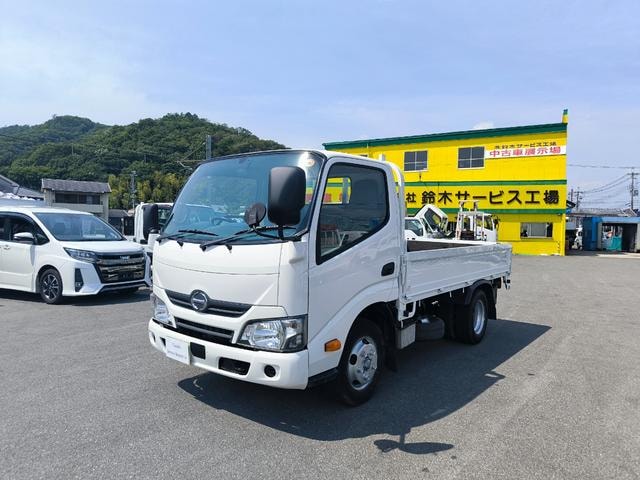 Hino DUTRO 2017 — фото автомобиля 1