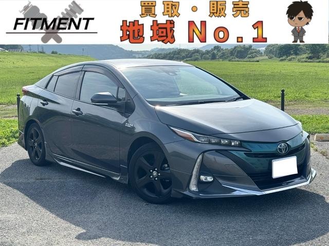 Toyota PRIUS PHV 2017 — фото автомобиля 1