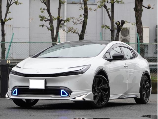 Toyota PRIUS 2023 — фото автомобиля