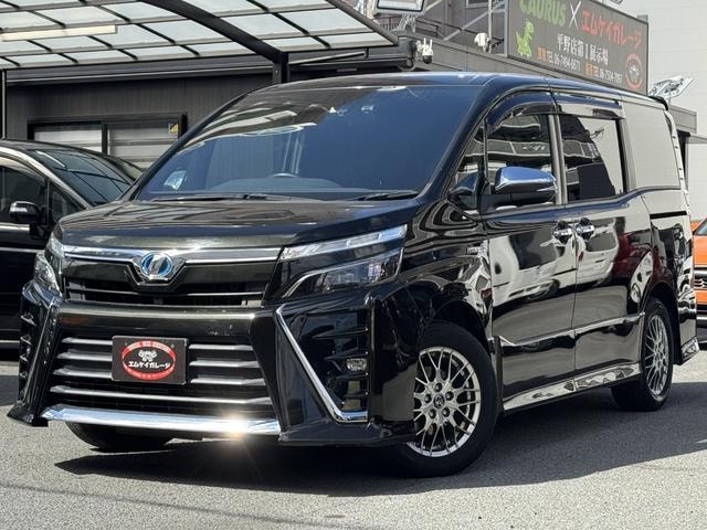 Toyota VOXY 2018 — фото автомобиля 1