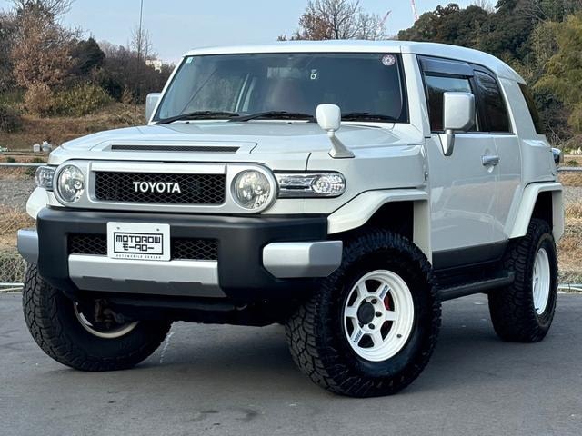 Toyota FJ CRUISER 2014 — фото автомобиля 1