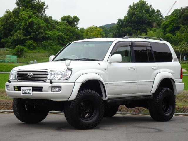 Toyota LAND CRUISER 100 2004 — фото автомобиля