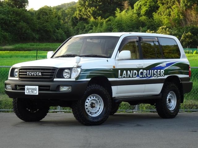 Toyota LAND CRUISER 100 2003 — фото автомобиля