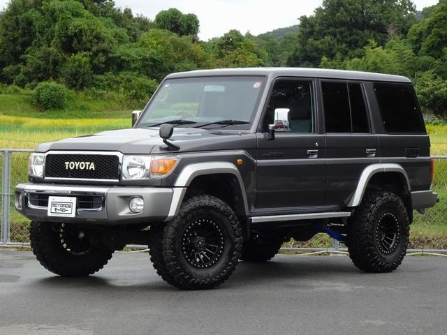 Toyota LAND CRUISER 70 2015 — фото автомобиля