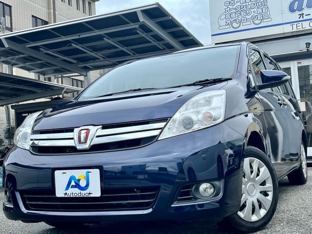 Toyota ISIS 2015 — фото автомобиля 1