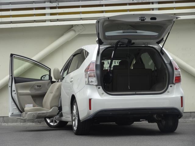 Toyota PRIUS ALPHA 2015 — фото автомобиля