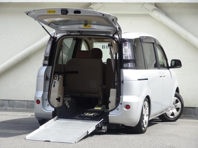 Toyota SIENTA 2013 — фото автомобиля