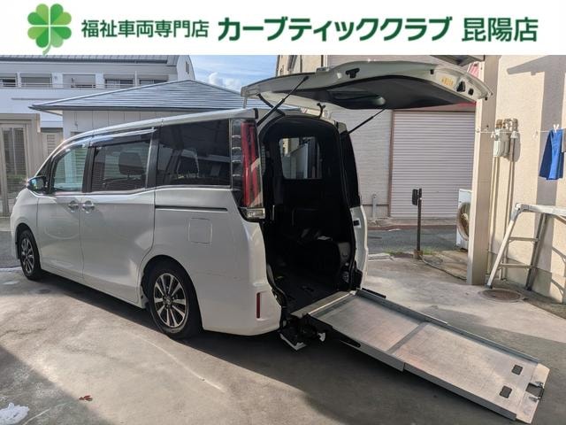 Toyota ESQUIRE 2020 — фото автомобиля 1
