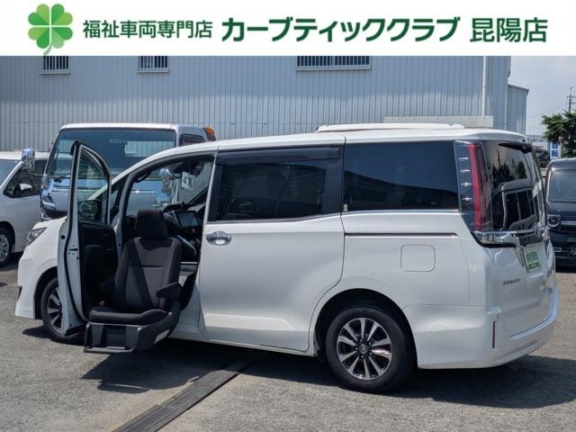 Toyota ESQUIRE 2017 — фото автомобиля 1