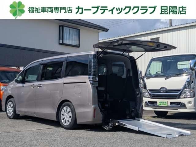 Toyota VOXY 2019 — фото автомобиля