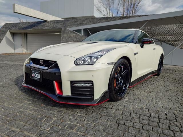 Nissan GT-R 2019 — фото автомобиля