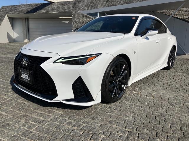 Lexus IS 2024 — фото автомобиля