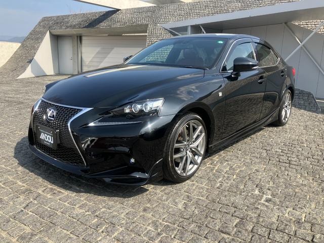 Lexus IS 2015 — фото автомобиля 1