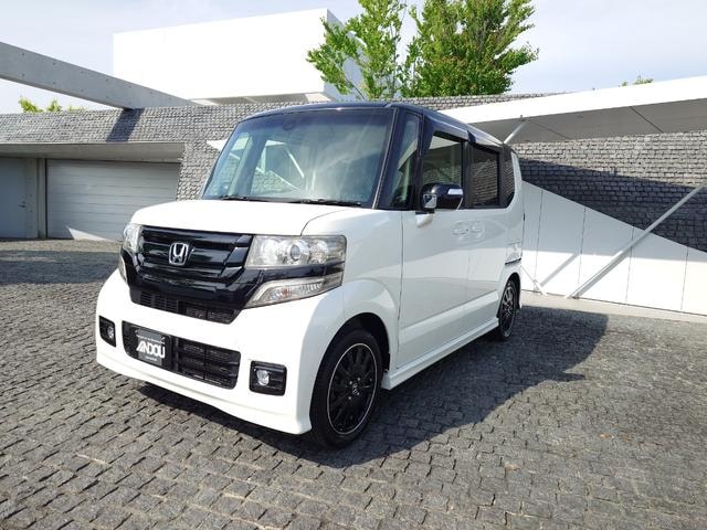 Honda N-BOX CUSTOM 2015 — фото автомобиля 1